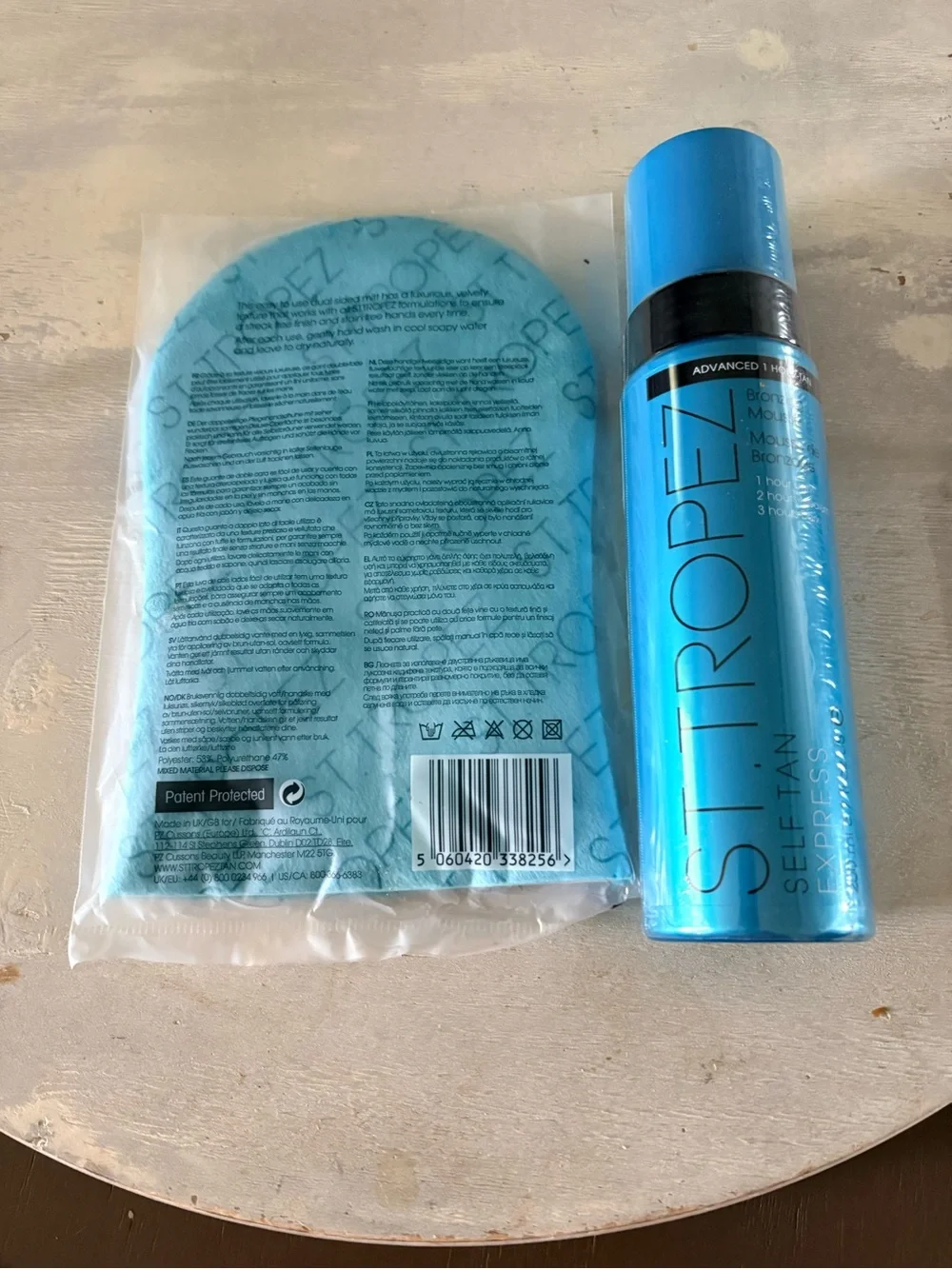 St. Tropez Bronzing Mousse with Blue Velvet Dual-Sided Applicator Mitt